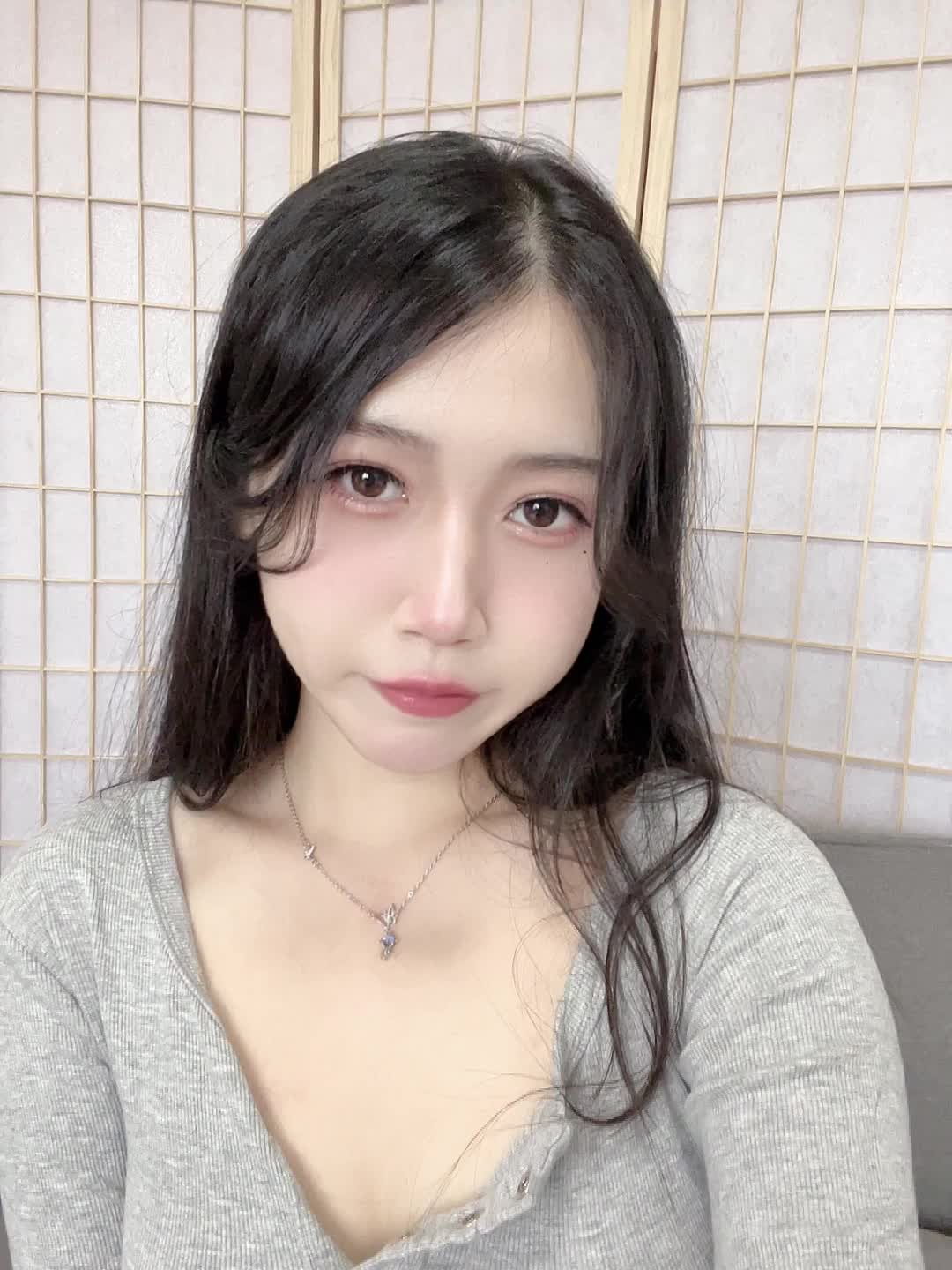 第一视角 美女灰丝诱惑榨