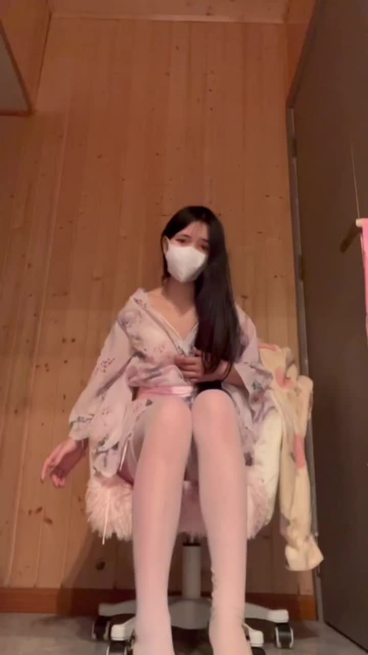 白色吊带丝袜红绿灯控制最后被内射喷