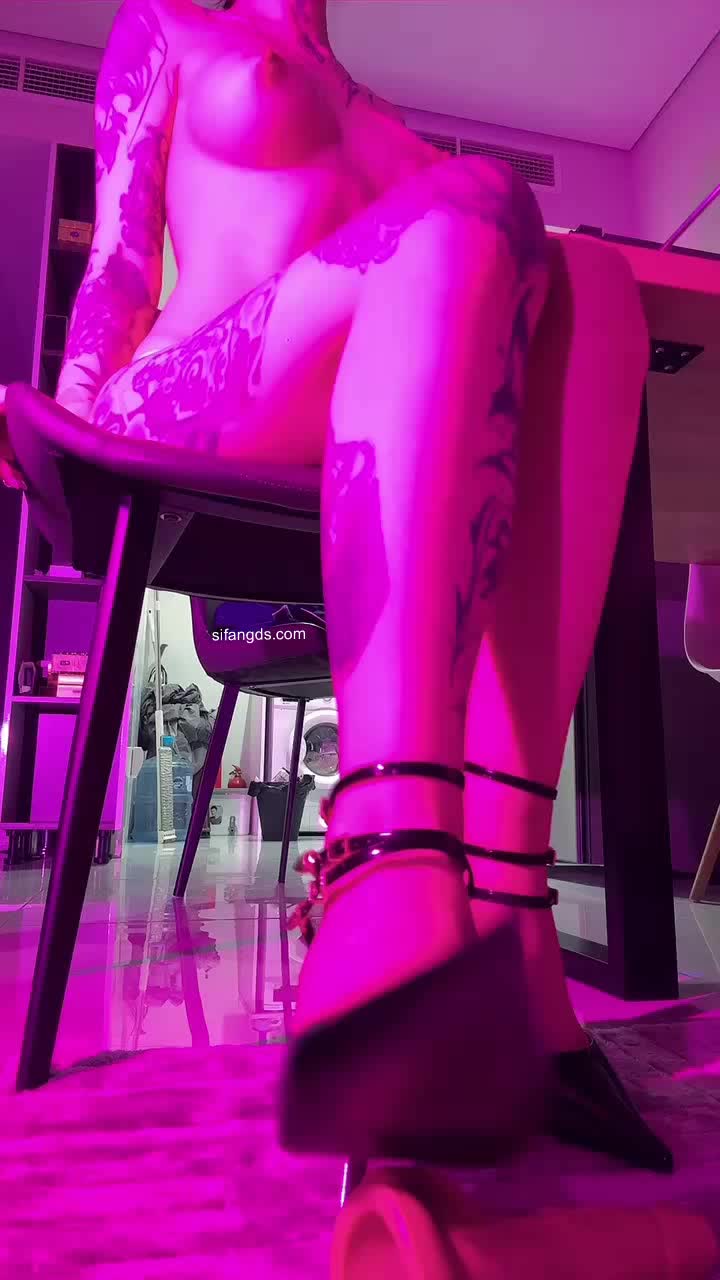 抖音颜值女神【九条南无】最新拜年福利 道具自慰 淫语调教足交假鸡巴